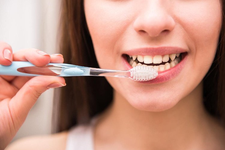 Sự thật kinh hoàng về bàn chải đánh răng bẩn