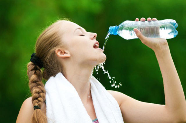 Uống nước phù hợp với cơ thể