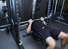 Đẩy máy Smith hẹp tay tập tay sau - Close-Grip Smith Machine Bench Press