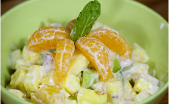 Salad trái cây với sữa chua