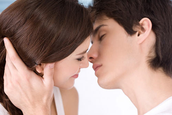 7 lọai bệnh nguy hiểm lây truyền qua nụ hôn